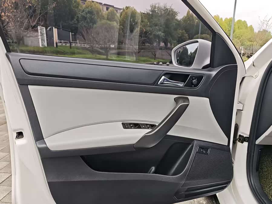 Skoda Rapid 2017 #7 Skoda Rapid 2017 car image #7