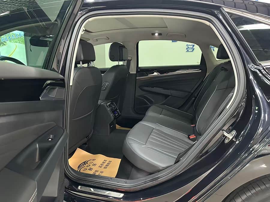 Volkswagen Passat 2024 car image #7