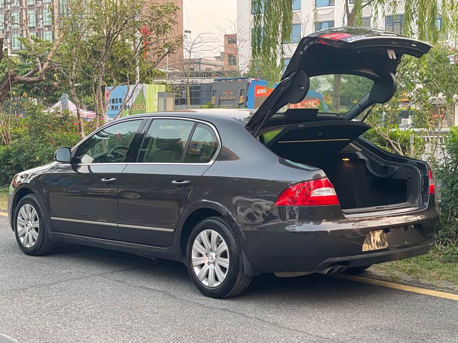 Skoda Superb 2012 immagine di auto #7