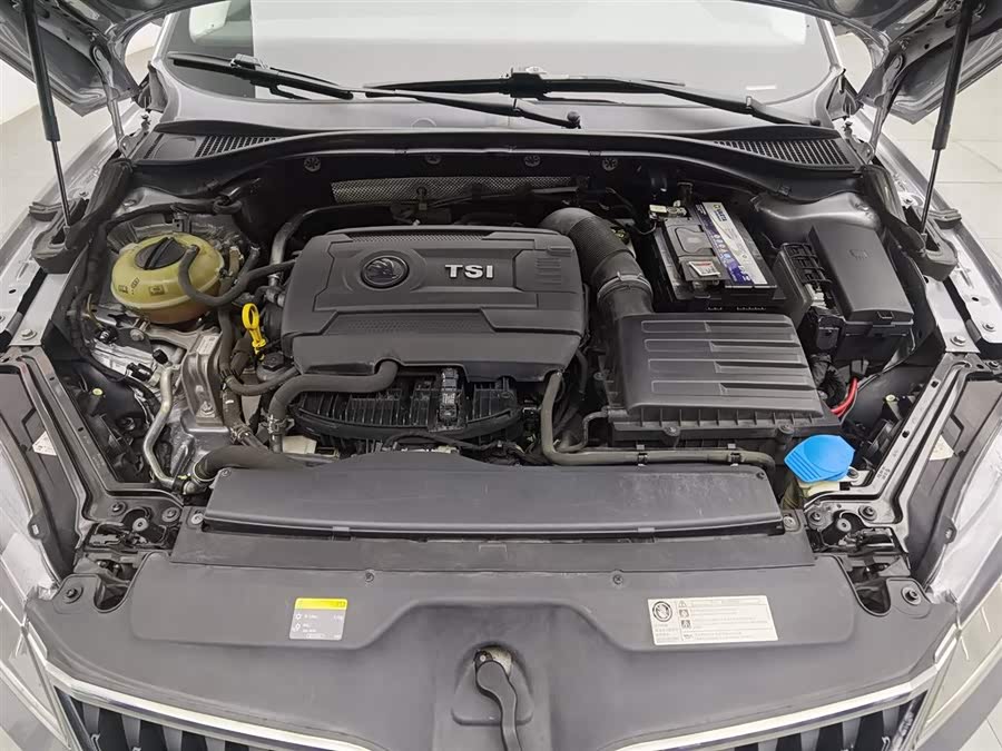 Skoda Superb 2017 car image #7