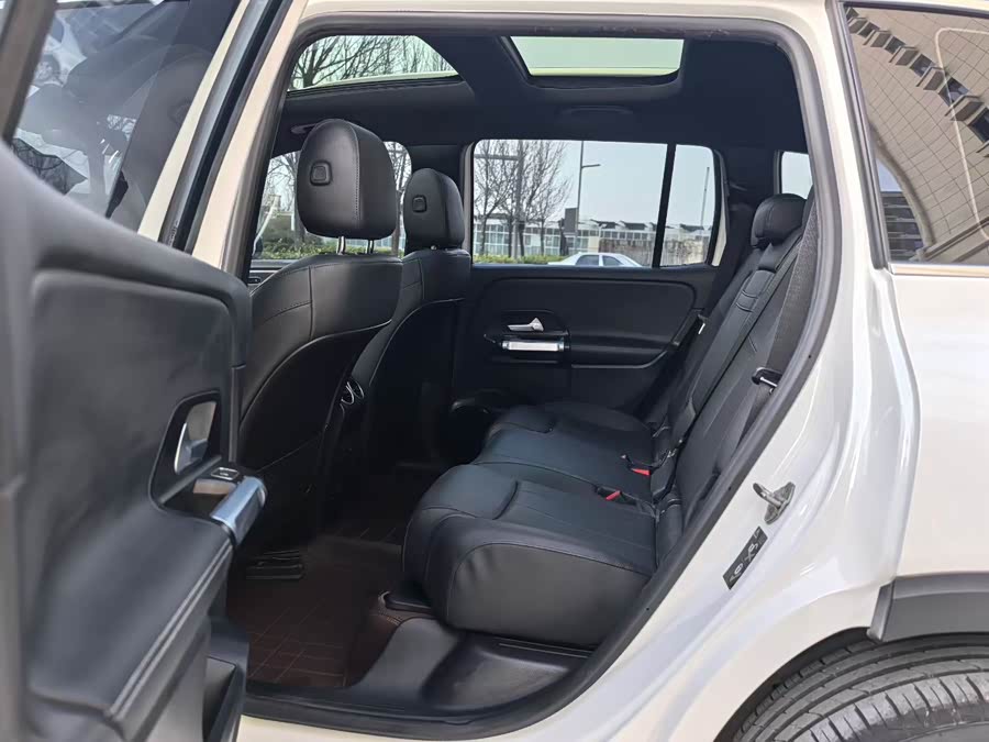 Mercedes-Benz EQB Class 2023 immagine di auto #7