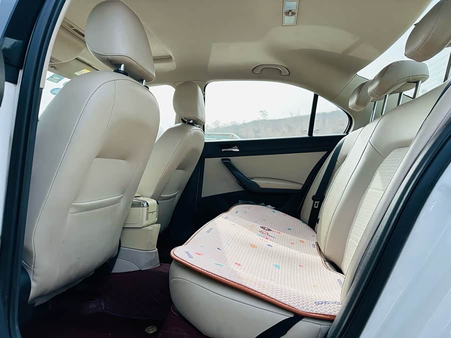 Skoda Rapid 2015 #7 Skoda Rapid 2015 car image #7