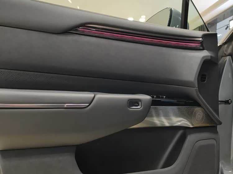 Zeekr 7X 2024 car image #7