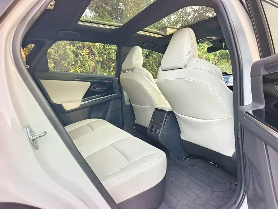 Toyota bZ4X 2022 immagine di auto #7