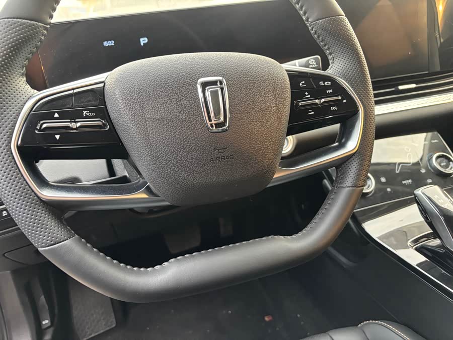 2023 car image #7