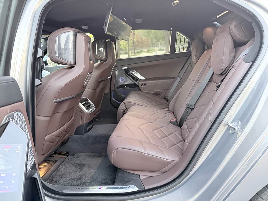 BMW i7 2024 imagen de coche #7