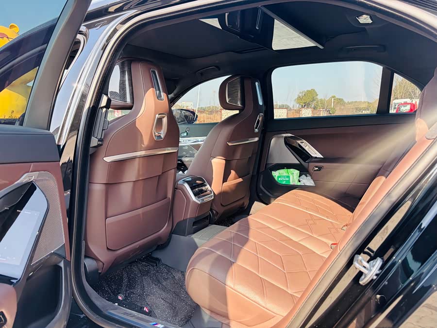 BMW i7 2023 #7 BMW i7 2023 car image #7