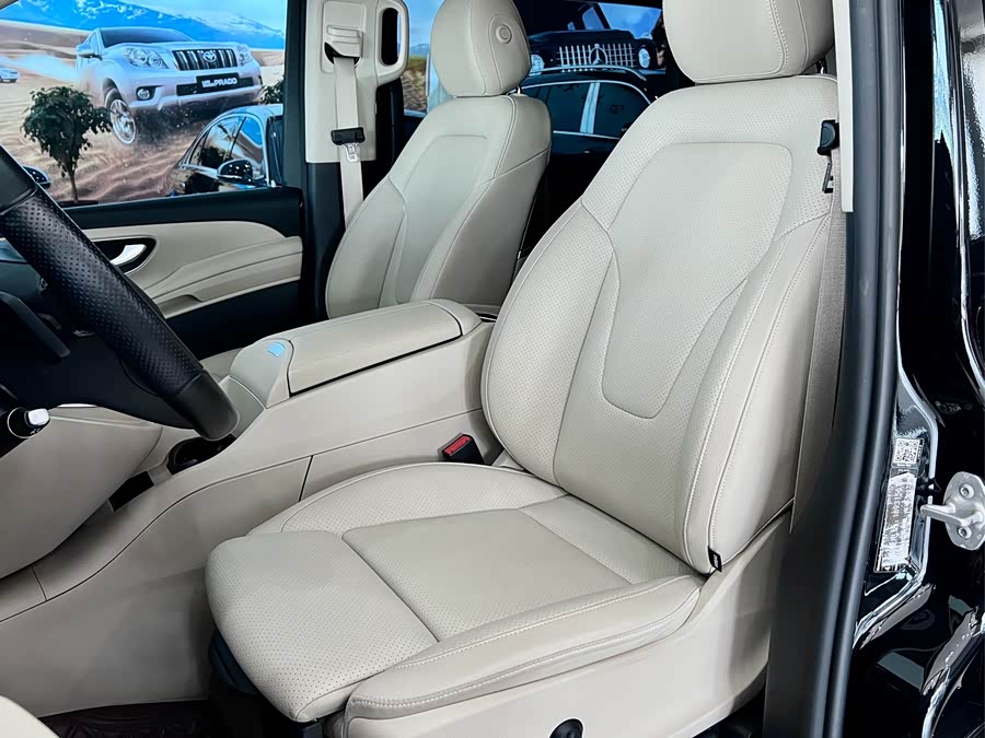 Mercedes-Benz V Class 2023 immagine di auto #7