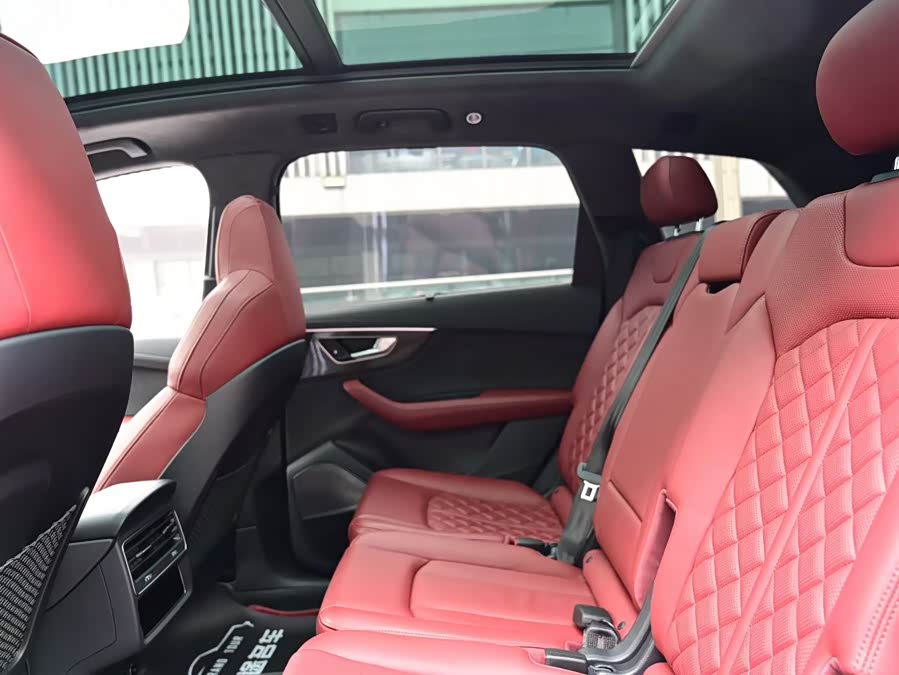 Audi SQ7 2024 car image #7