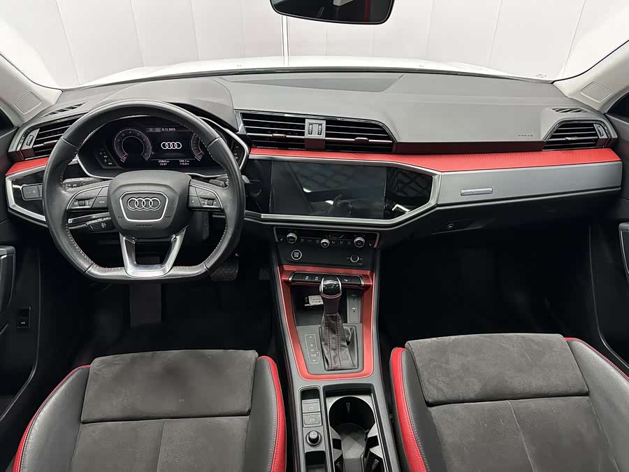 Audi Q3 2021 car image #7