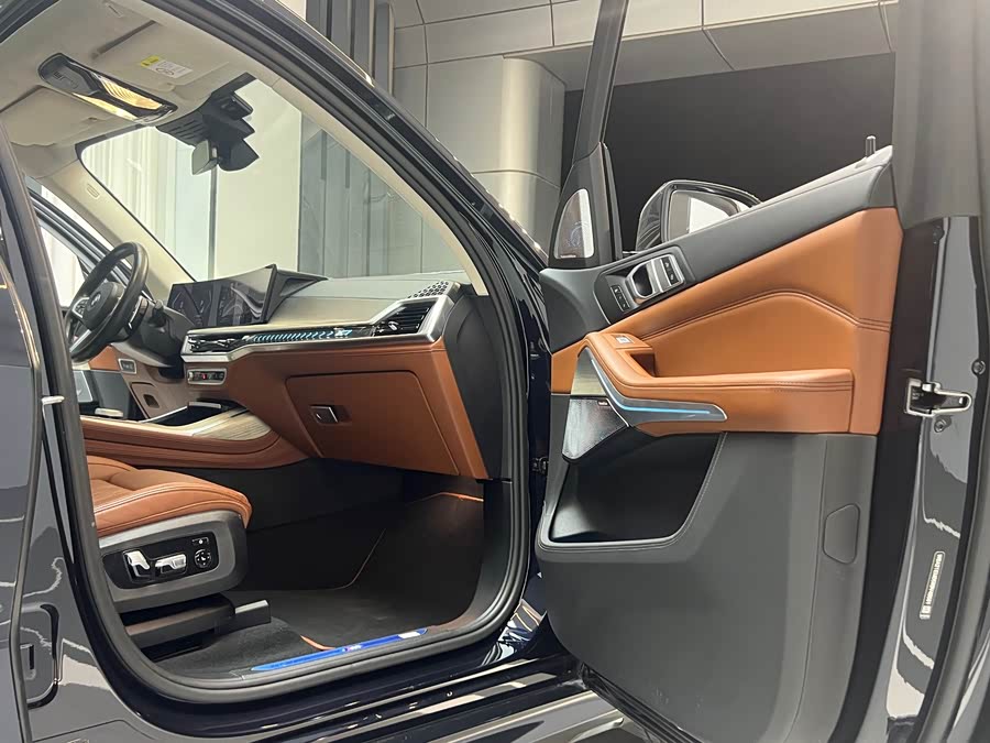 BMW X7 2024 car image #7