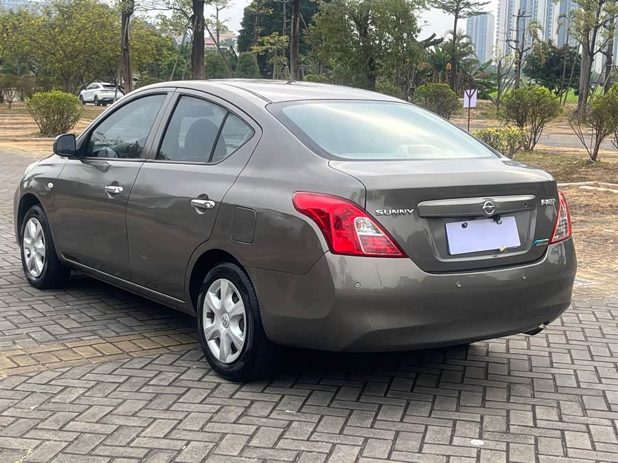 Nissan Sunny 2012 #7 Nissan Sunny 2012 car image #7