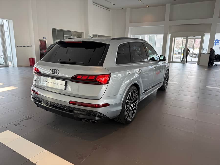 Audi SQ7 2024 изображение автомобиля #7