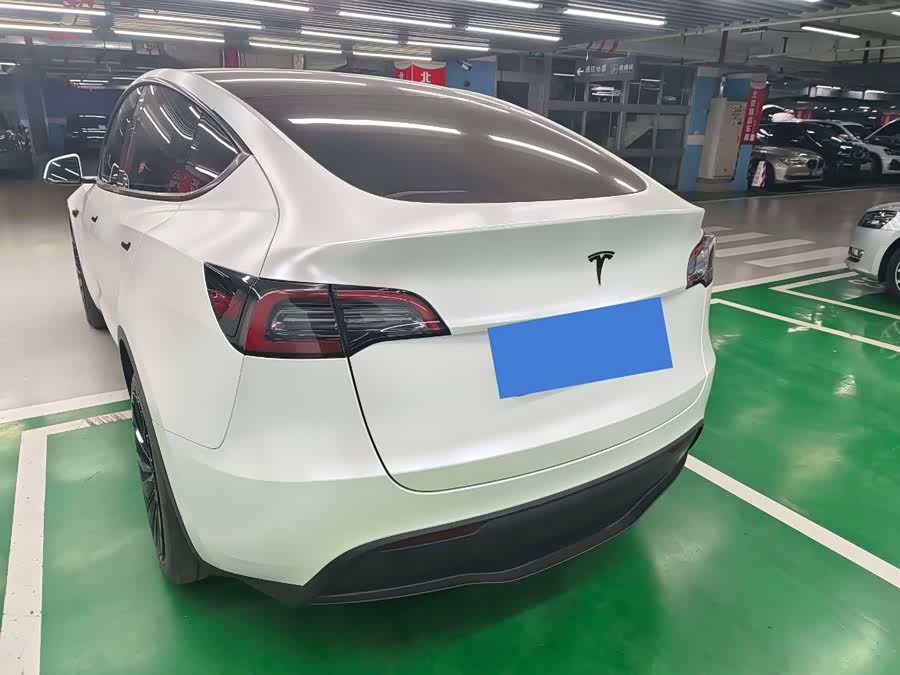 Tesla Model Y 2023 car image #7