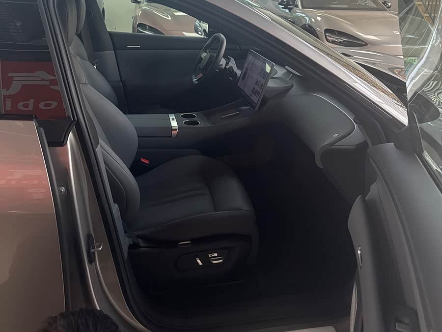 MI YU7 2025 car image #7