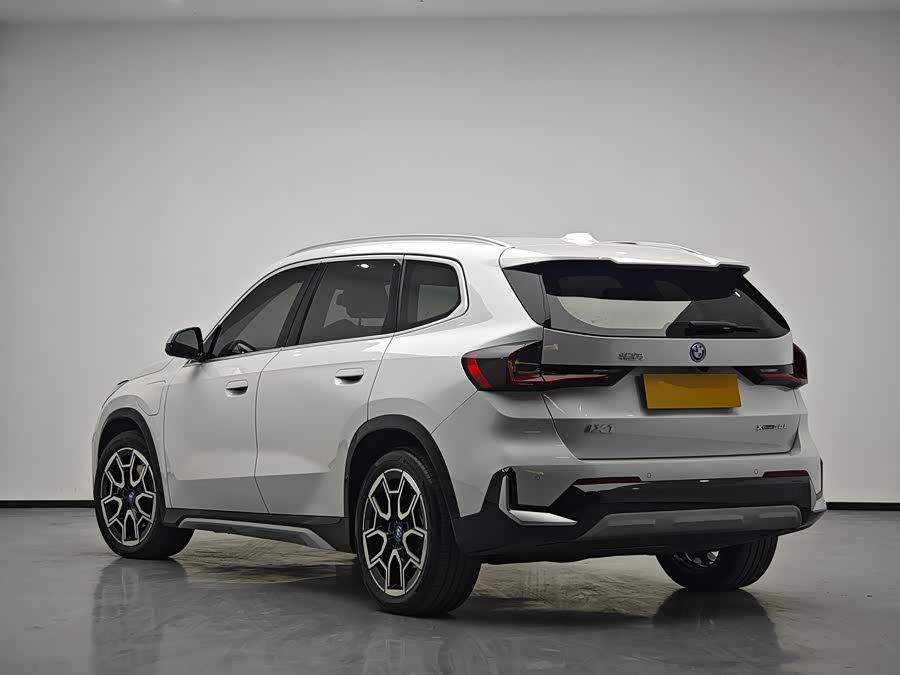 BMW iX1 2025 #7 BMW iX1 2025 car image #7