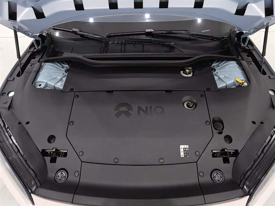 NIO ET5 2023 car image #7