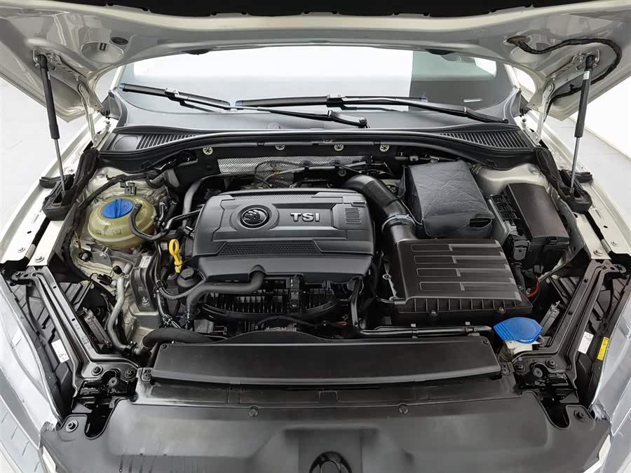 Skoda Superb 2016 car image #7