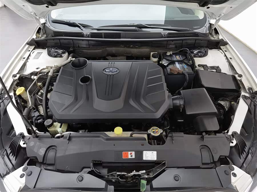 2015 car image #7