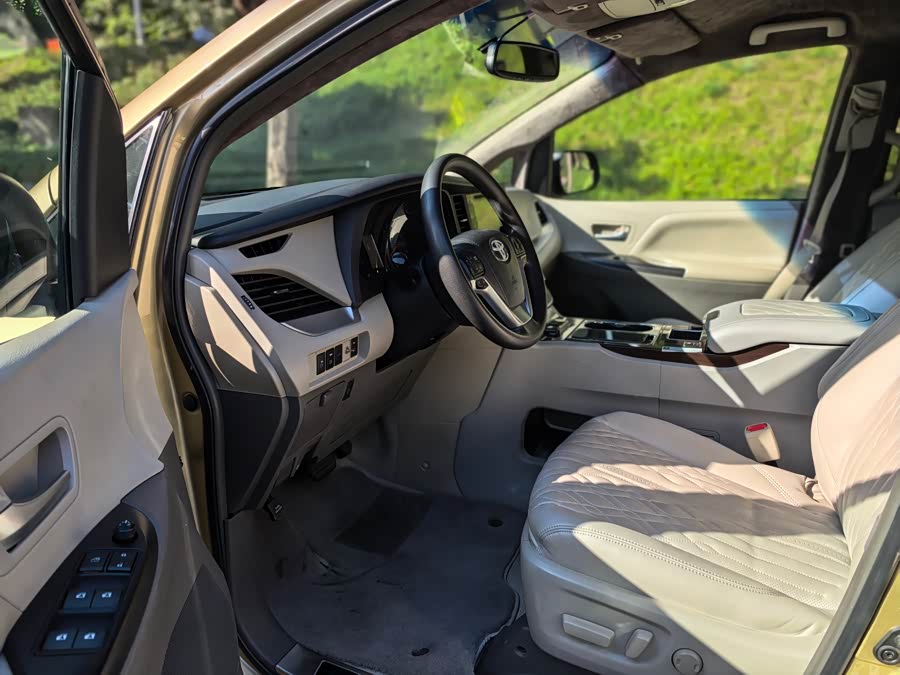 Toyota SIENNA 2015 car image #7