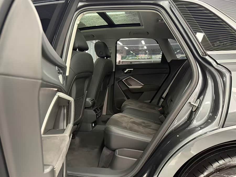 Audi Q3 2022 car image #7