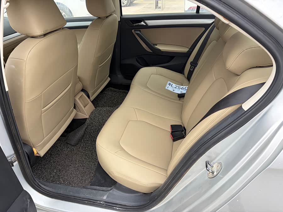 Volkswagen Jetta 2013 immagine di auto #7