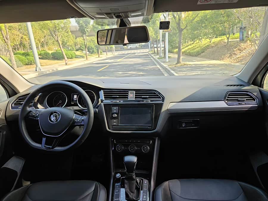 Volkswagen Tiguan L 2019 car image #7