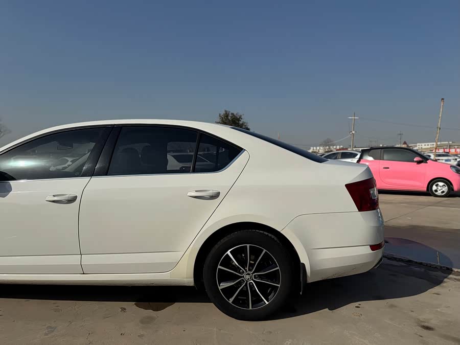 Skoda Octavia 2017 car image #7