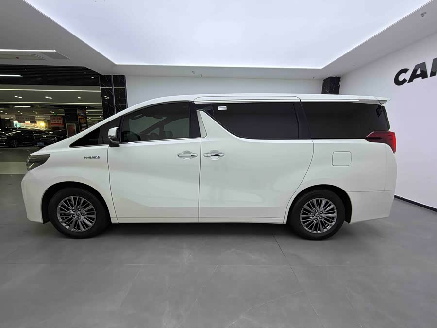 Toyota Alphard 2023 car image #7