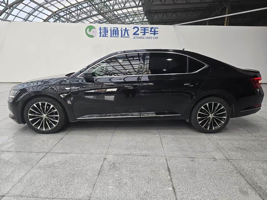 Skoda Superb 2016 car image #7