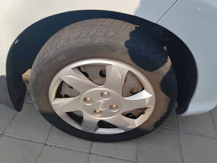 BYD e1 2020 car image #7