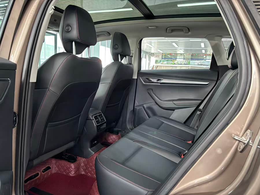Skoda Karoq 2022 car image #7