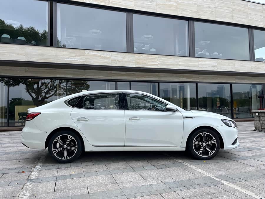 6 2018 car image #7
