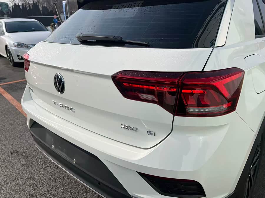 Volkswagen T-Roc 2023 car image #7