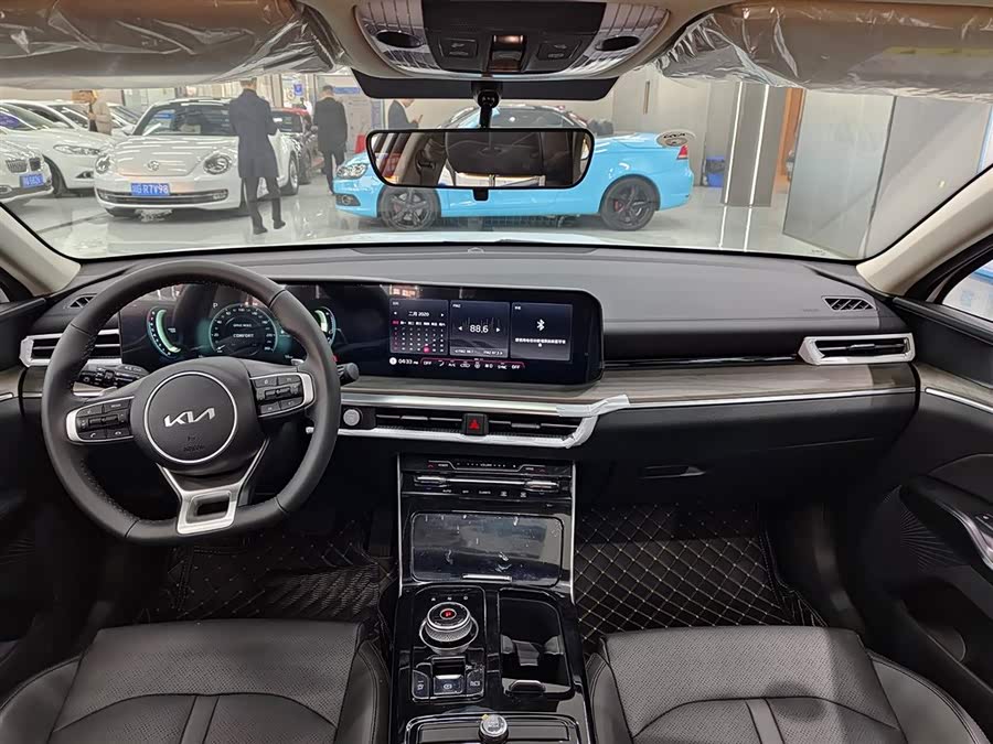Kia K5 2025 car image #7