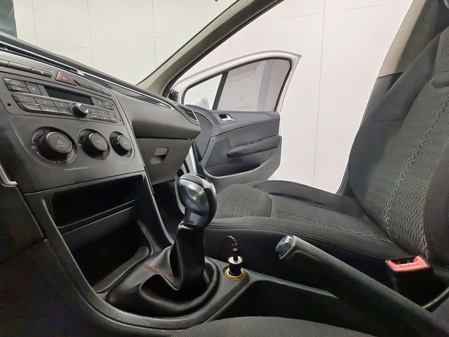 Peugeot 308 2014 car image #7