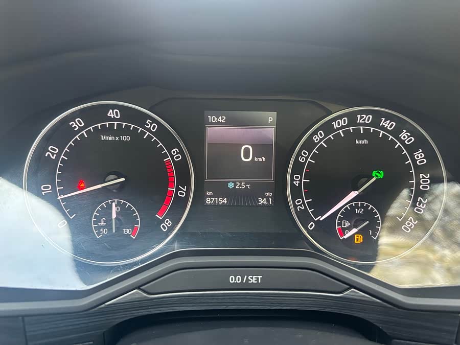 Skoda Superb 2016 car image #7