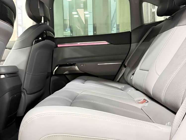Zeekr 7X 2024 car image #7