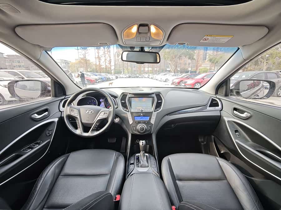 Hyundai Santa Fe 2023 car image #7