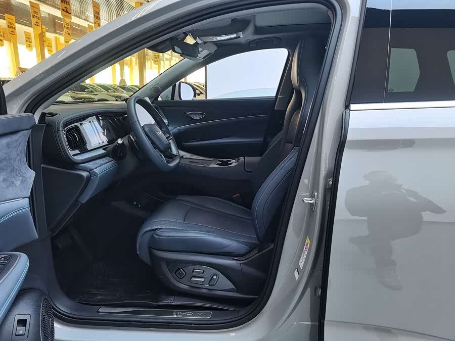 BYD Sea Lion 07 DM-i 2025 car image #7