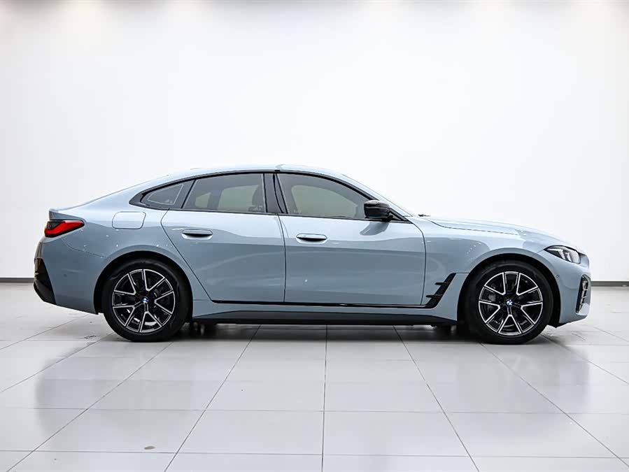 BMW i4 2025 car image #7