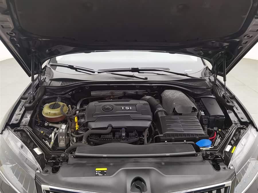 Skoda Superb 2018 car image #7