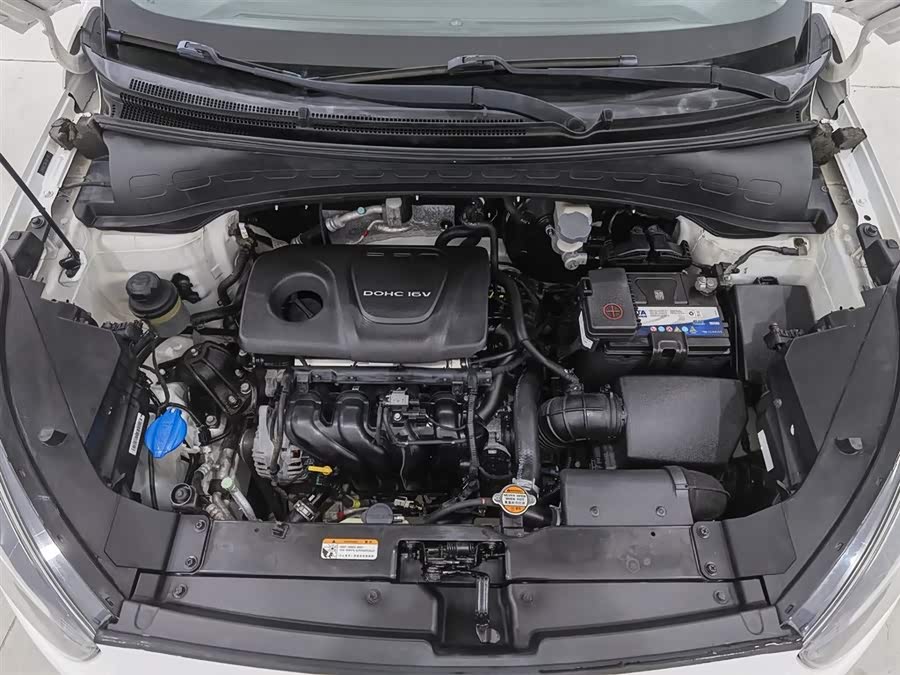 Kia Stonic 2016 car image #7