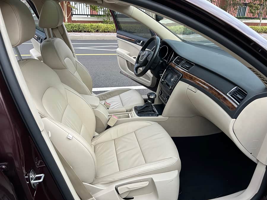 Skoda Superb 2012 immagine di auto #7