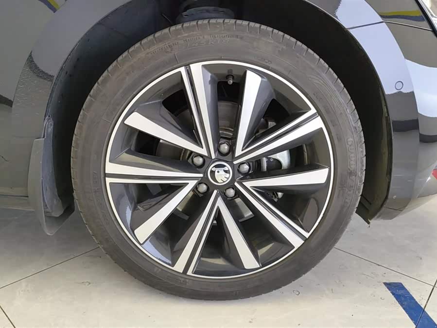 Skoda Superb 2024 car image #7