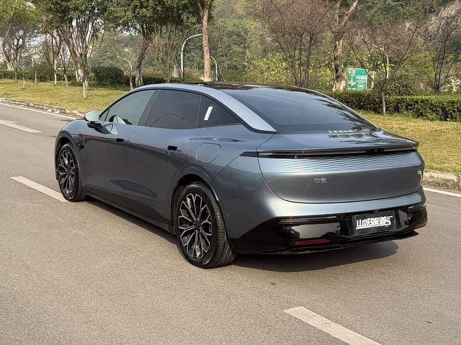 极氪 极氪007 2023 汽车图片 #7