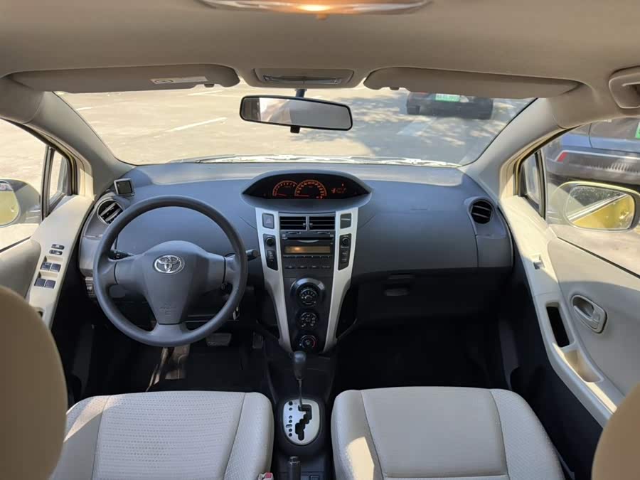 Toyota Yaris 2010 imagen de coche #7