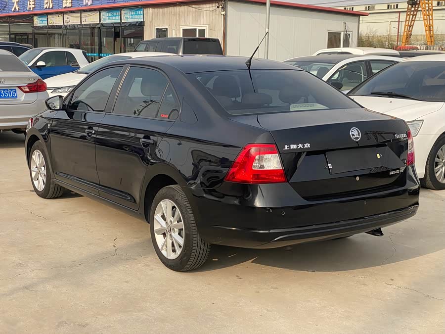 Skoda Rapid 2013 car image #7