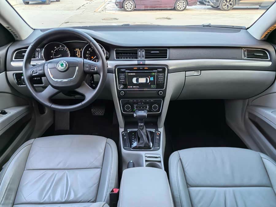 Skoda Superb 2012 imagem de carro #7