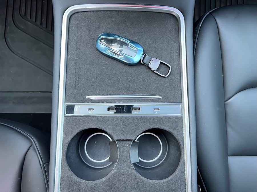 Tesla Model Y 2022 car image #7